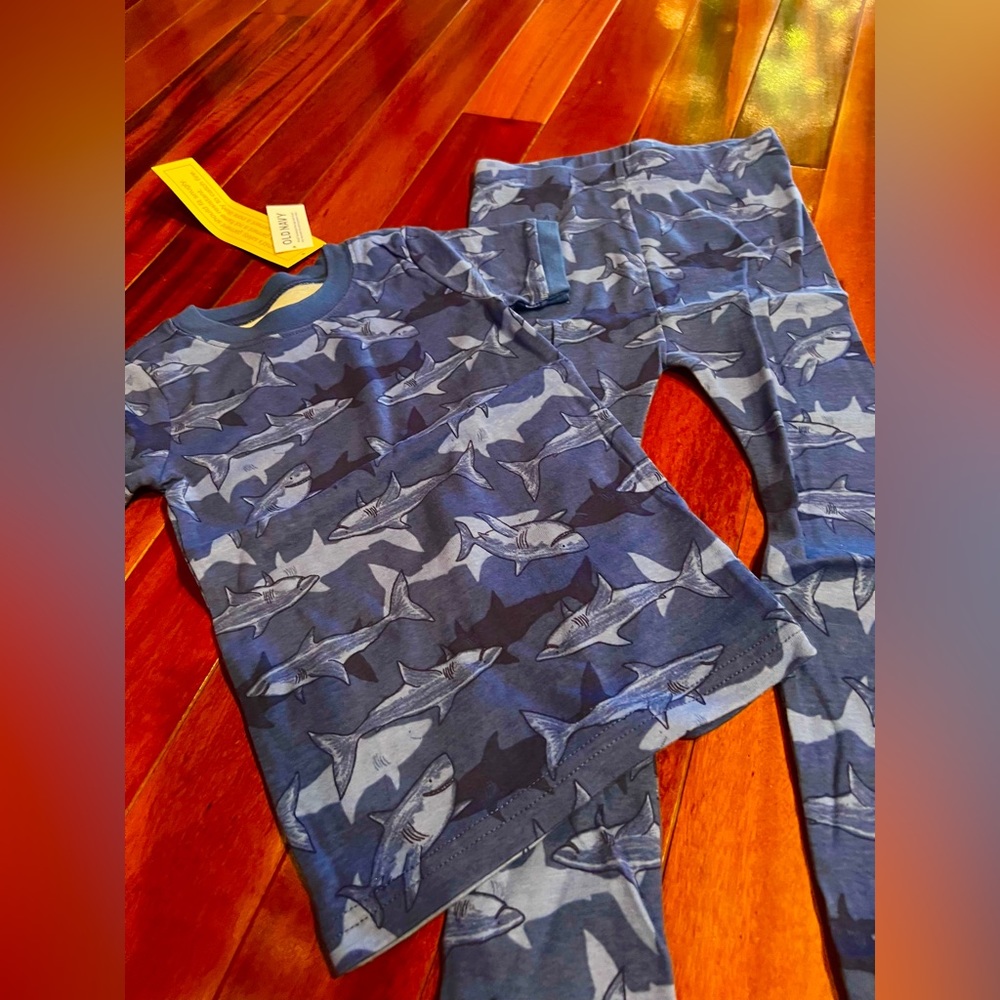 5T Old Navy shark Pajamas